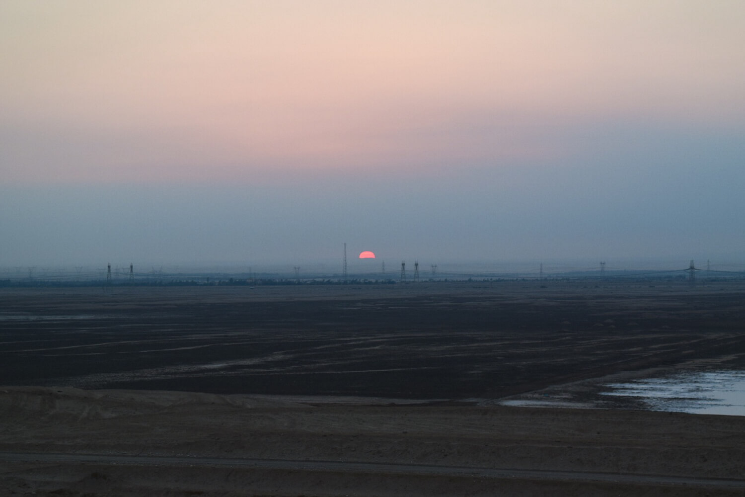 スエズ運河から望む日の出