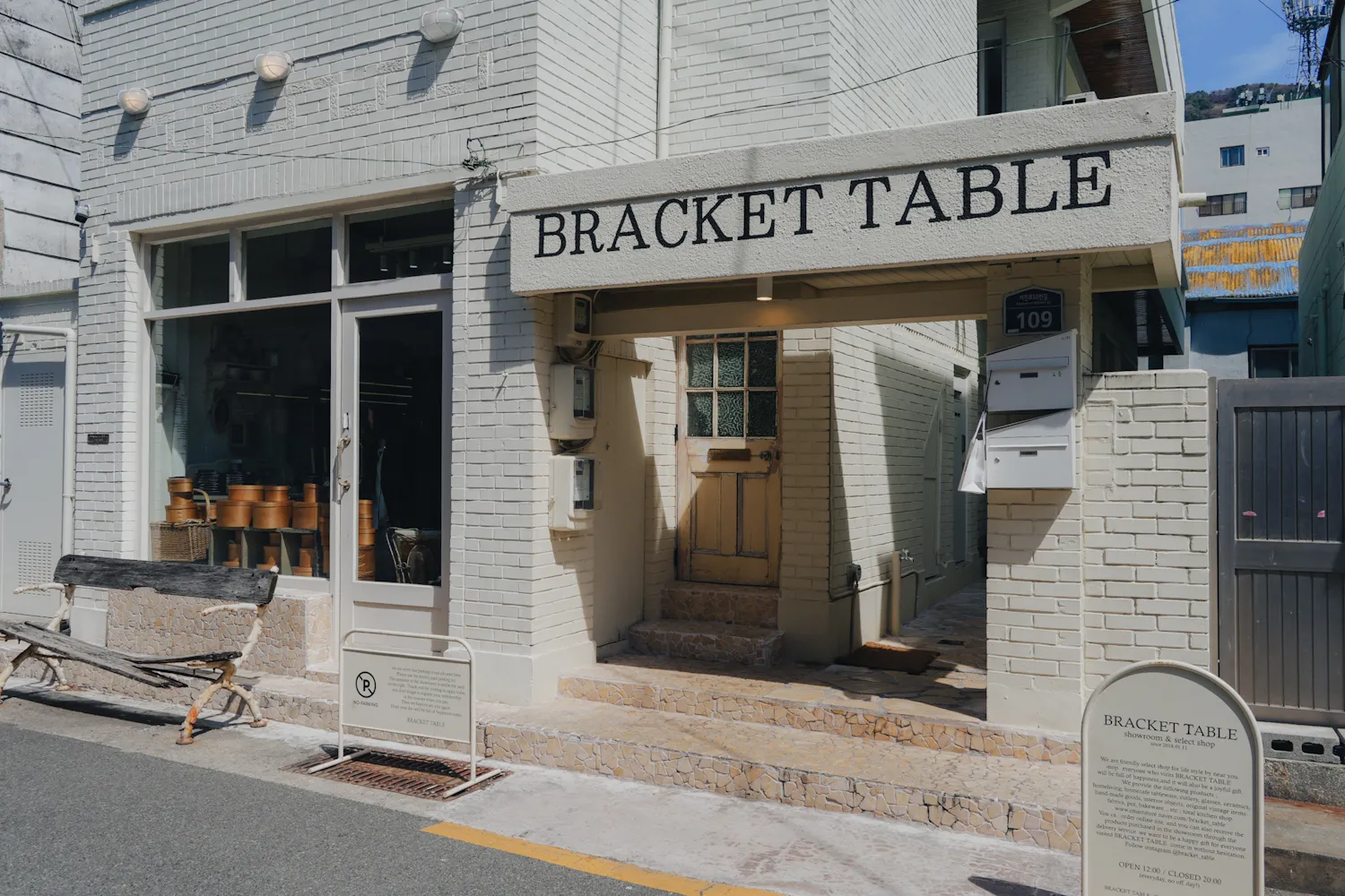BRACKET TABLEの外観