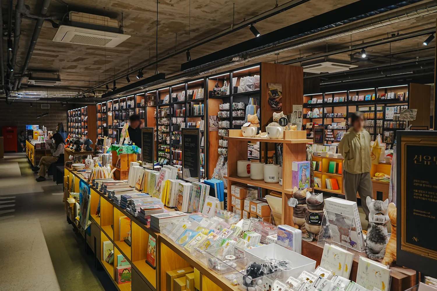 PODIUM DIVE Mの店内