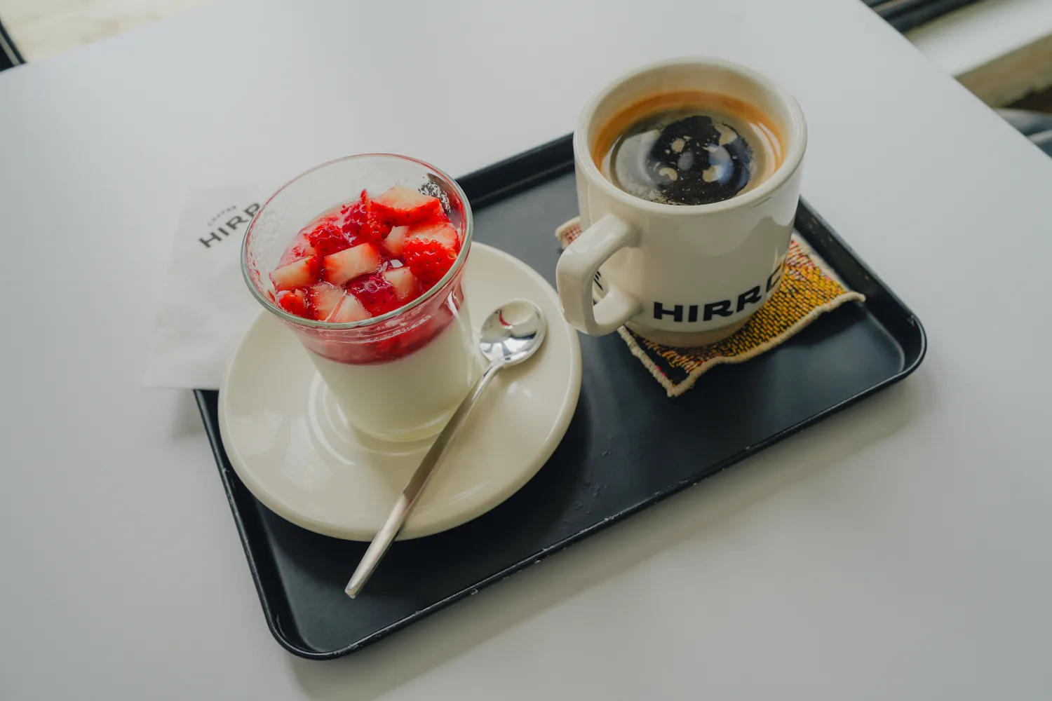 ヒルコーヒーのイチゴのパンナコッタとアメリカーノ